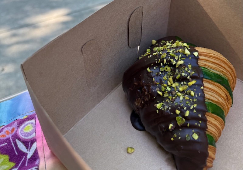 Pistachio and chocolate croissant